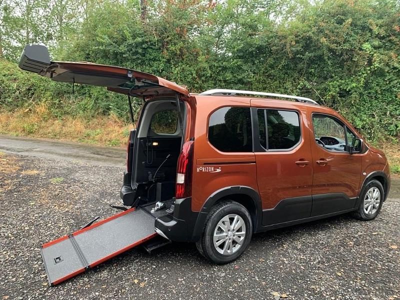 Bronze Used 2021 Peugeot Rifter Allure Premium MPV | £13,995 (Fair price) - Image 1/4