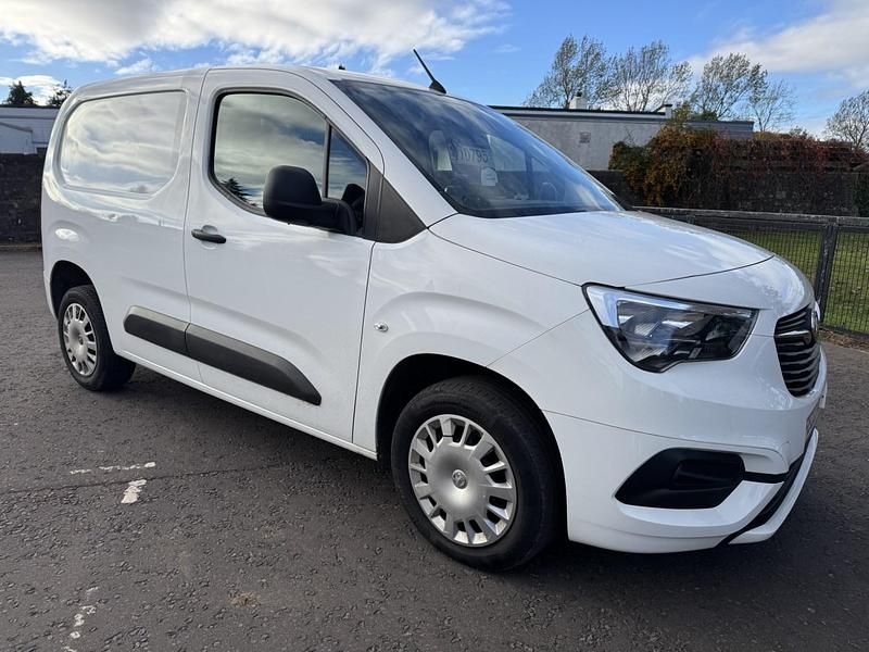 Used Vauxhall Combo Sportive 100 HP (73 kW) 2022 White MPV