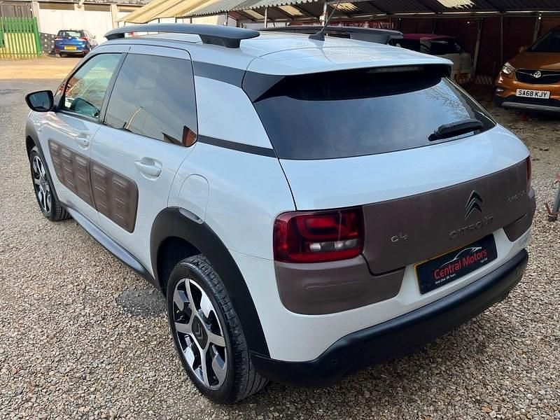 Used Citroën C4 Cactus Flair 82 HP (60 kW) 2014 White Hatchback