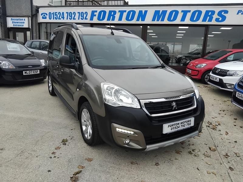 Used Peugeot Partner Tepee Outdoor 110 HP (80 kW) 2017 Bronze MPV