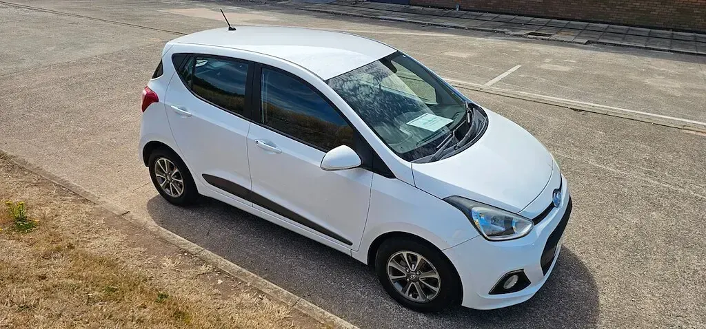 Used Hyundai i10 Premium 2015 Artic white Hatchback
