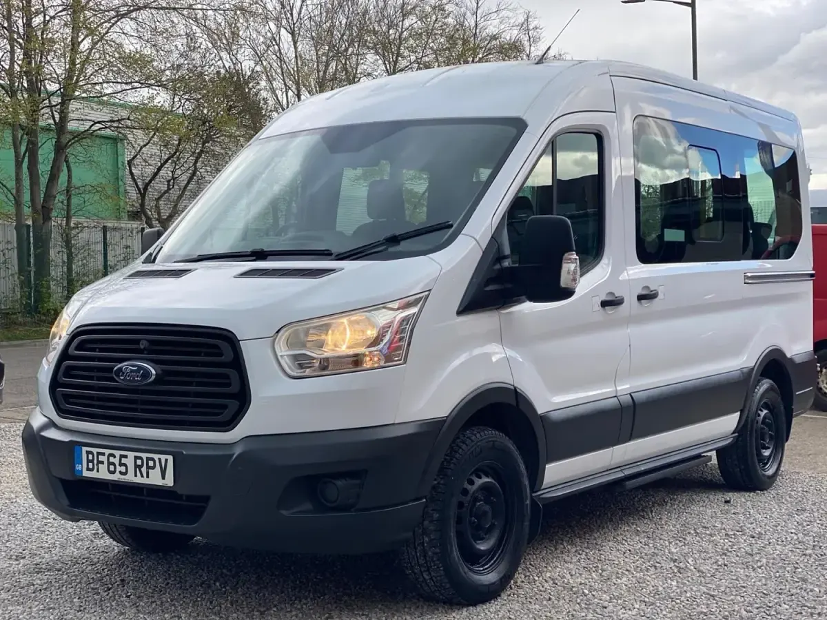 Usado Ford Transit 125 CV (91 kW) 2015 Blanco Berlina