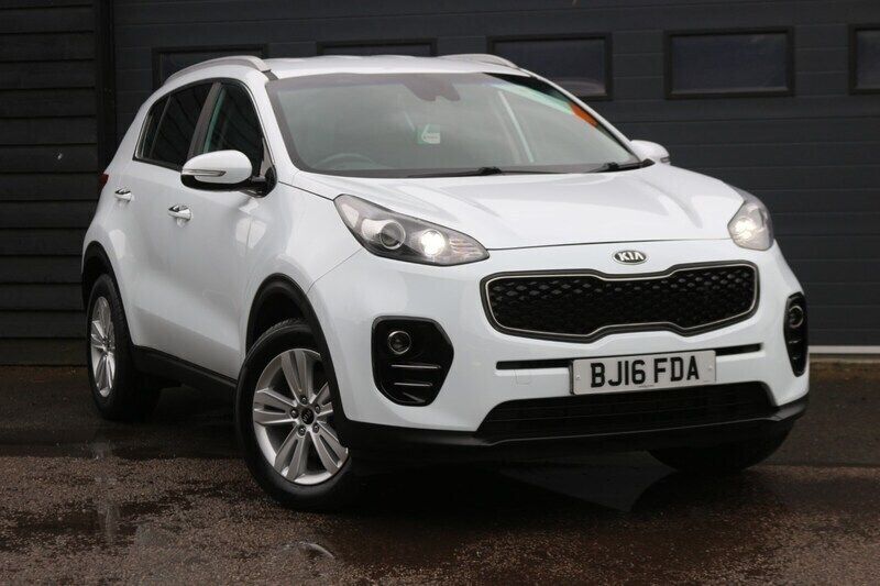 White Used 2016 Kia Sportage 2 SUV | £7,995 (A bit pricey) - Image 1/4