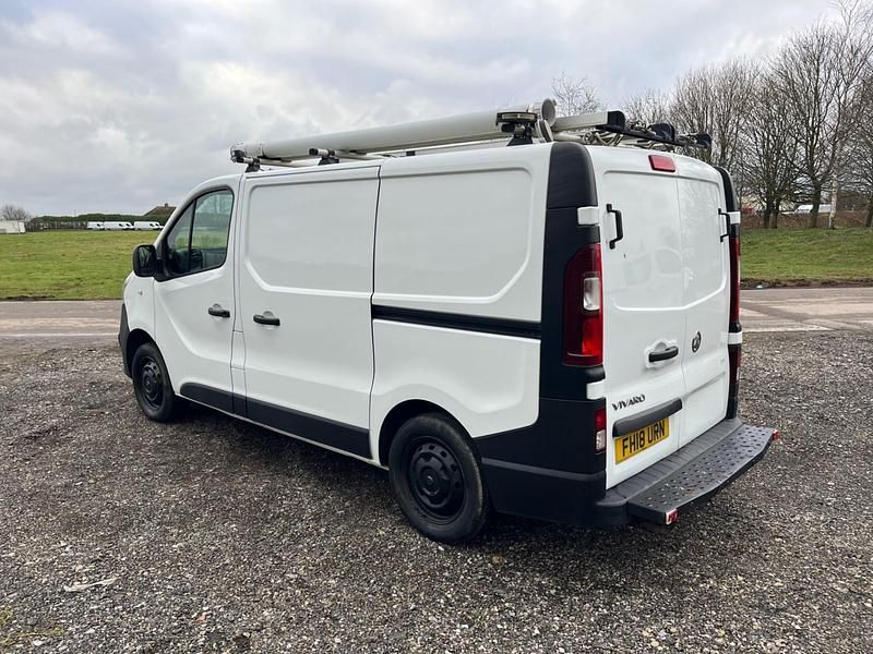 Used Vauxhall Vivaro 95 HP (69 kW) 2018 White MPV
