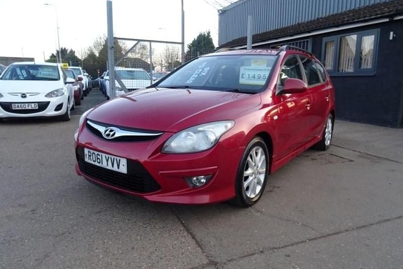 Used Hyundai i30 Comfort 2011 Red Estate