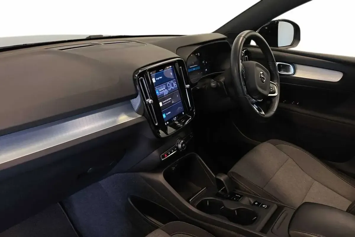Used Volvo XC40 Core 163 HP (119 kW) 2023 Black SUV