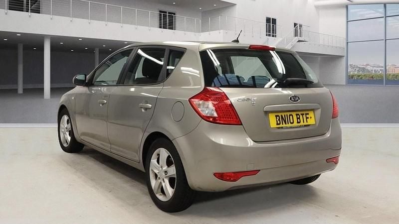 Used Kia Ceed 2010 Silver Hatchback