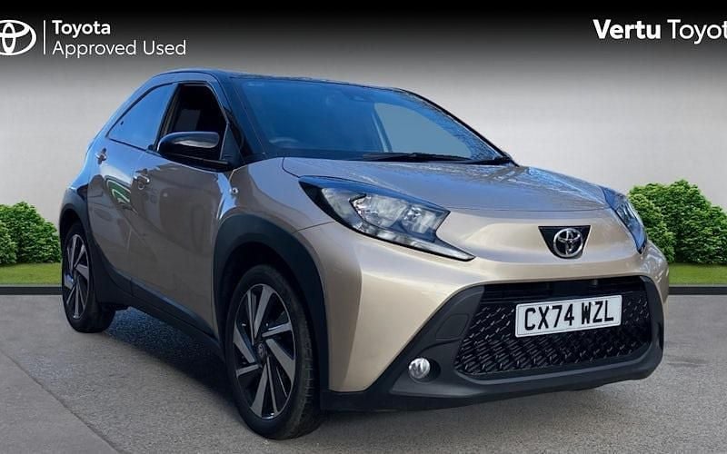 Used Toyota Aygo X 72 HP (52 kW) 2024 Beige SUV