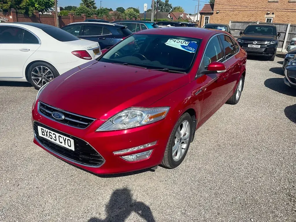 Used Ford Mondeo Business Edition 157 HP (115 kW) 2013 Red Hatchback
