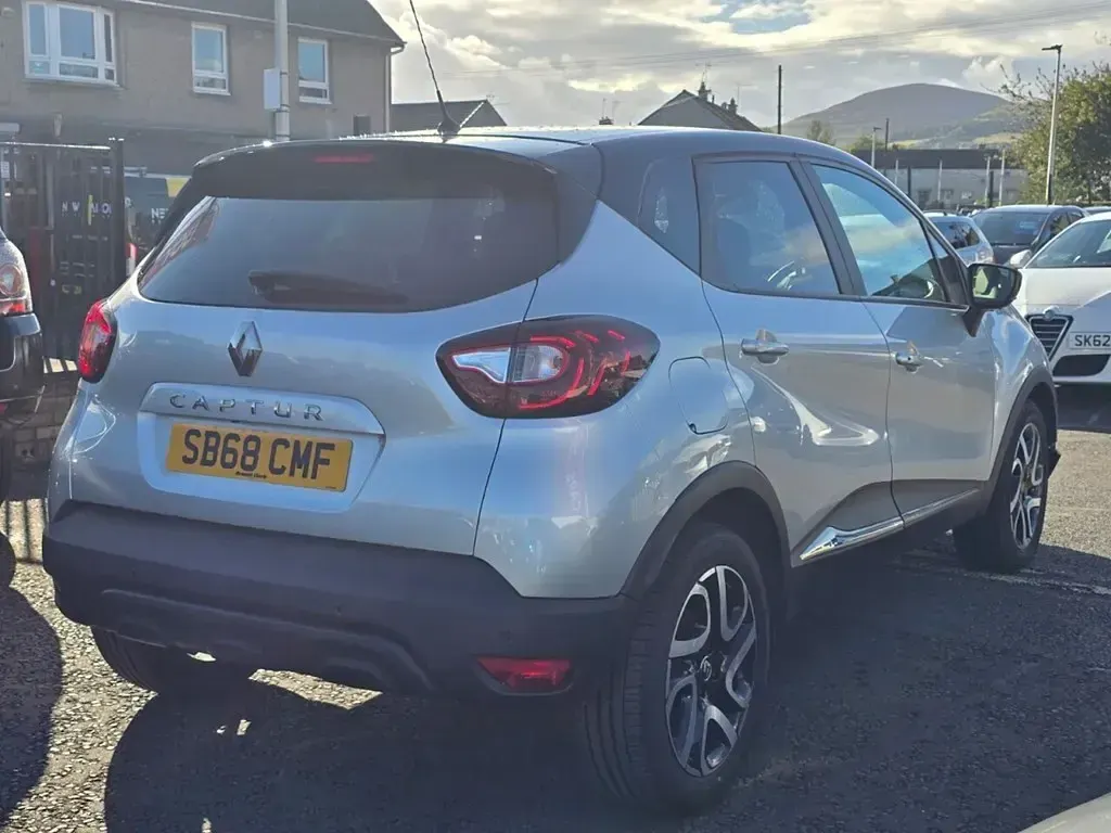 Used Renault Captur Iconic 90 HP (66 kW) 2018 Silver SUV