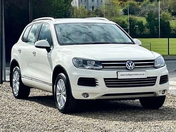 White Used 2011 VW Touareg SE SUV | £9,950 (A bit pricey) - Image 1/4