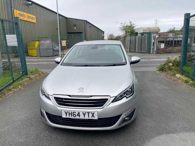 Usado Peugeot 308 Allure 120 HP (88 kW) 2014 Prateado Citadino