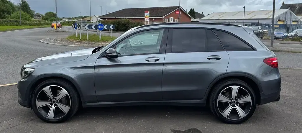Usado Mercedes GLC220 Urban 170 HP (125 kW) 2018 Cinzento SUV