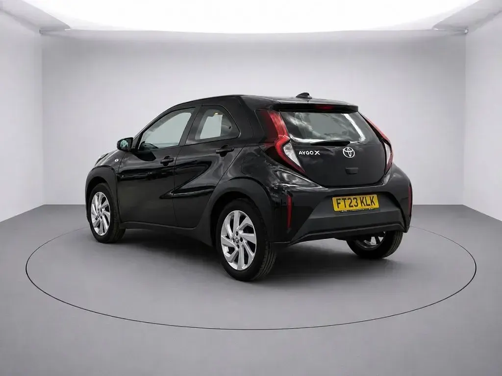 Used Toyota Aygo X PURE 72 HP (52 kW) 2023 Black SUV