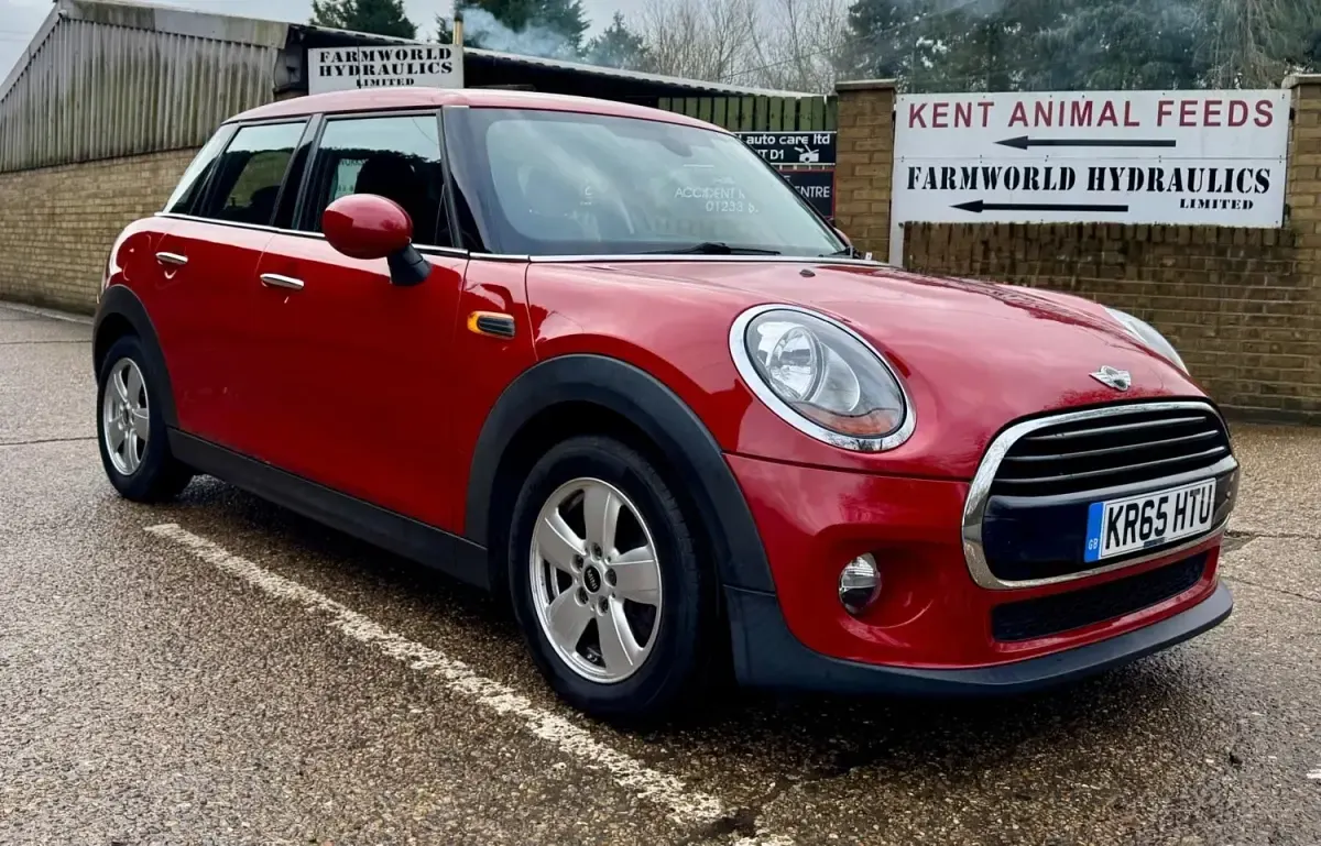 Usado Mini Cooper Hatch 136 HP (100 kW) 2015 Vermelho Citadino