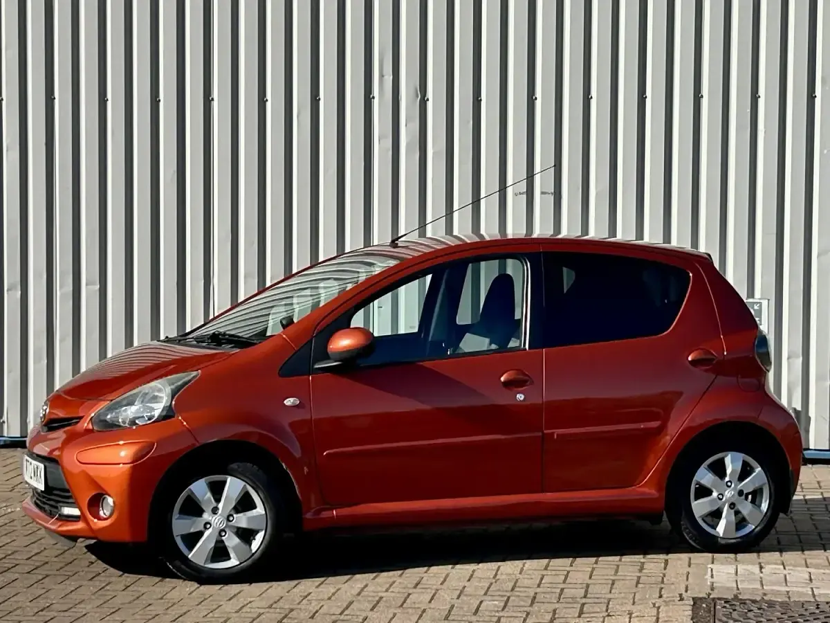 Used Toyota Aygo 68 HP (50 kW) 2012 Orange Hatchback