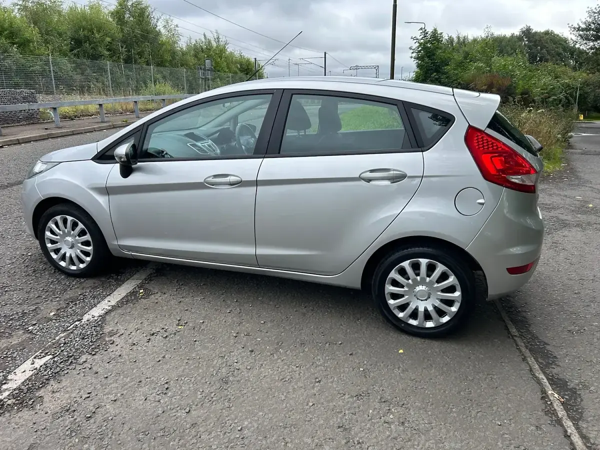 Used Ford Fiesta 82 HP (60 kW) 2012 Silver Hatchback