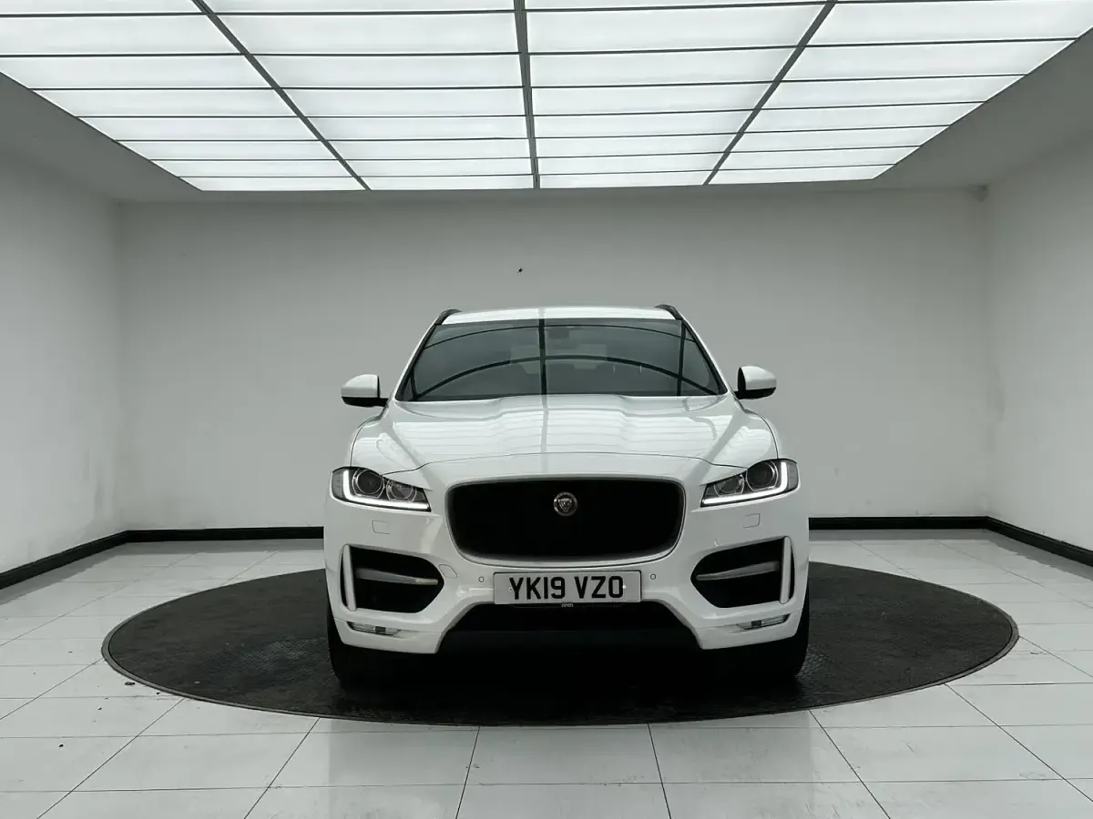 Used Jaguar F-Pace R-Sport 180 HP (132 kW) 2019 White SUV