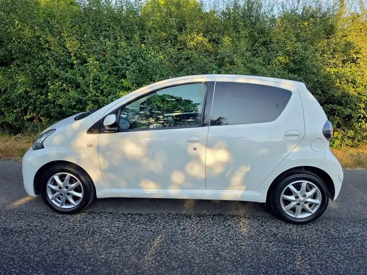 Used Toyota Aygo 68 HP (50 kW) 2014 White Hatchback
