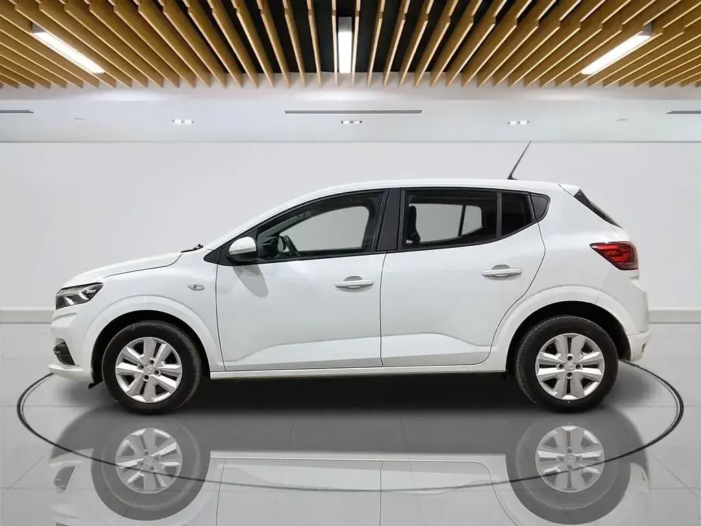 Usado Dacia Sandero Comfort 90 CV (66 kW) 2022 Blanco Utilitario