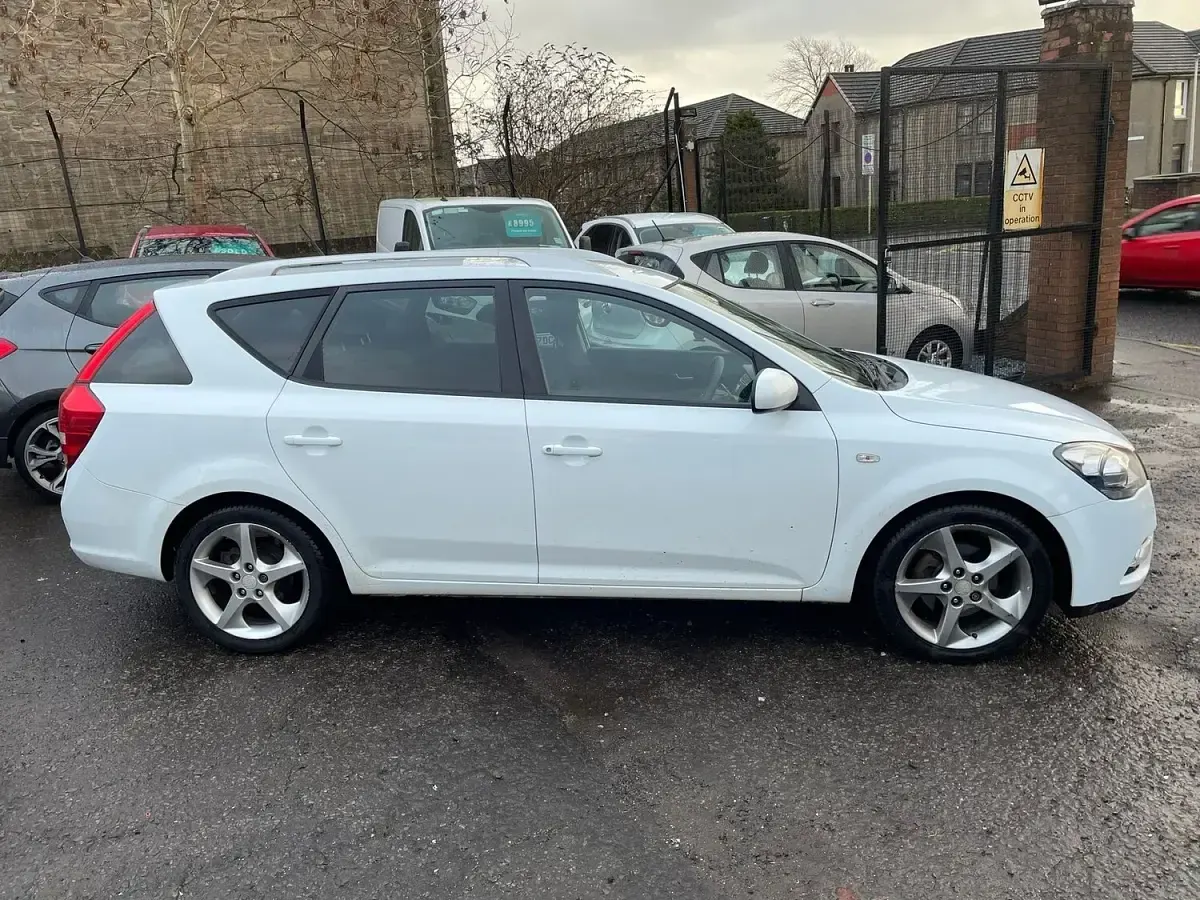 Used Kia Ceed 114 HP (83 kW) 2012 White Hatchback