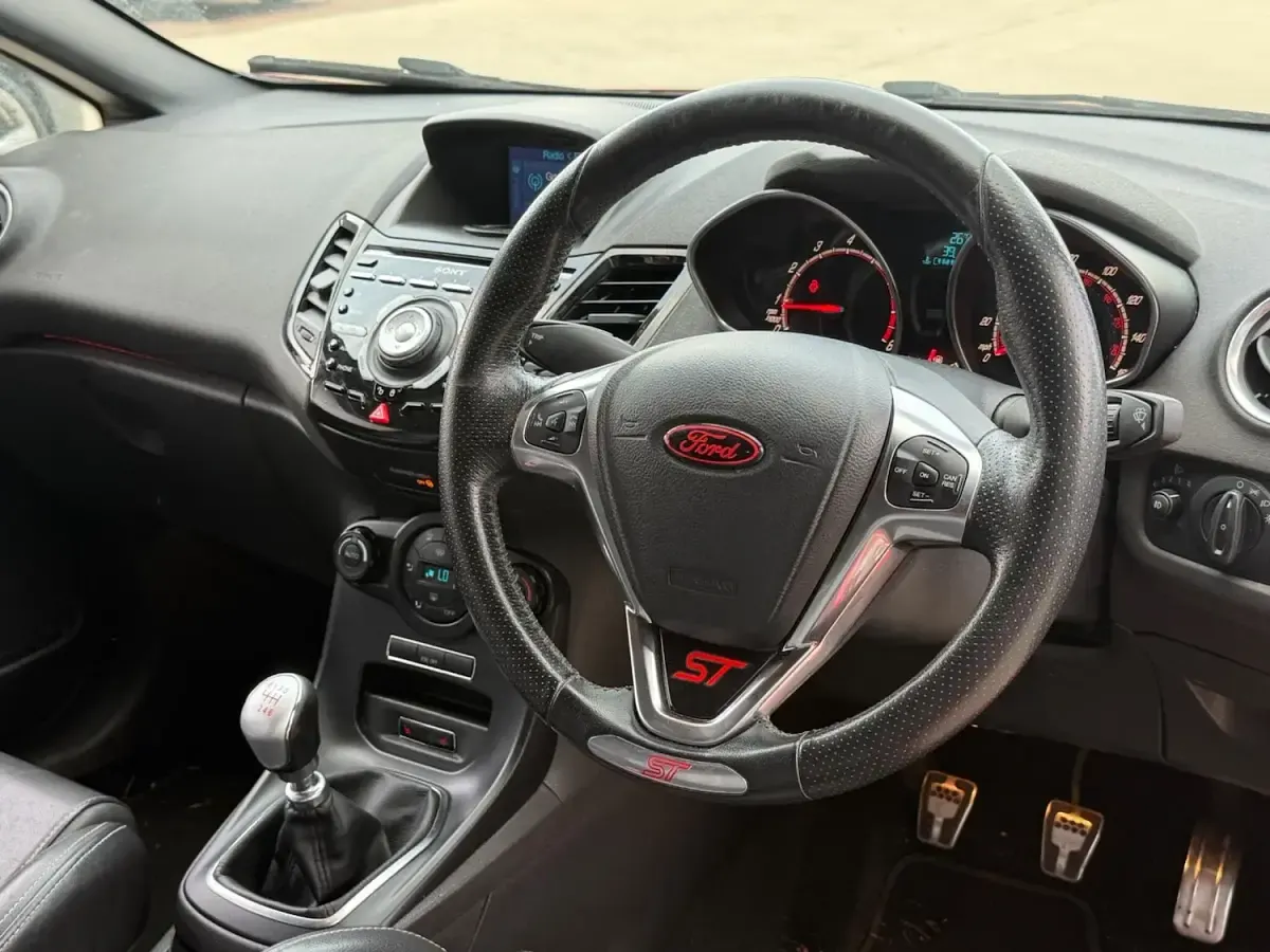 Used Ford Fiesta ST 182 HP (133 kW) 2017 Red Hatchback