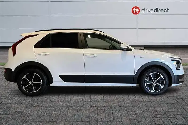 Used Kia Niro 2023 White SUV