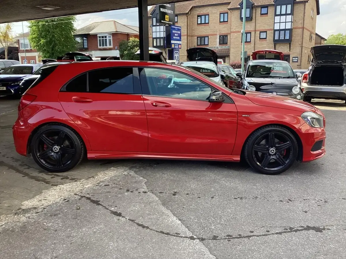 Begagnad Mercedes A250 AMG 211 HK (155 kW) 2015 Röd Halvkombi