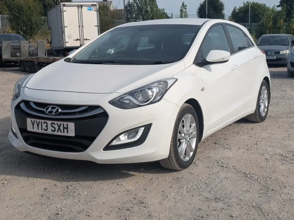 Used Hyundai i30 Edition 100 HP (73 kW) 2013 White Hatchback