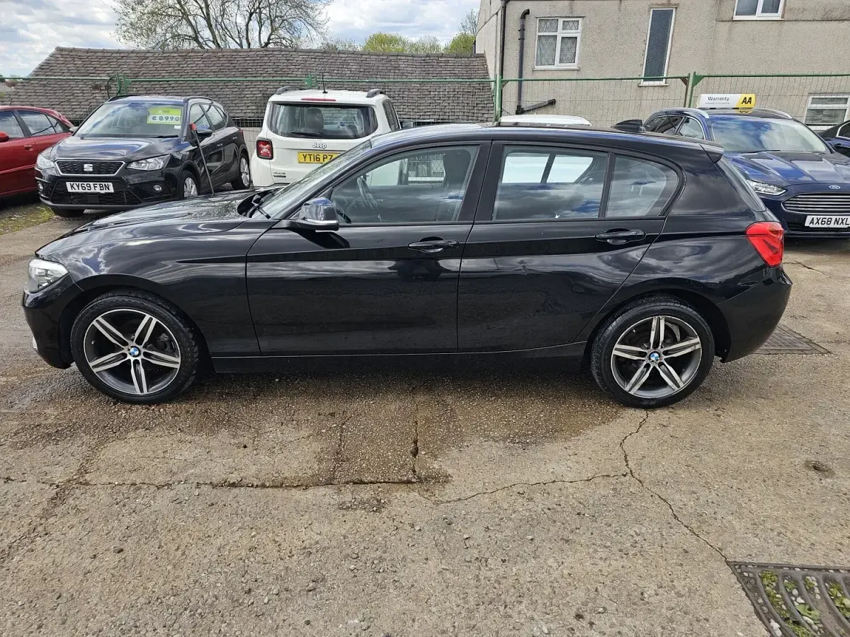 Used BMW 118 Sport Line 2015 Black Hatchback