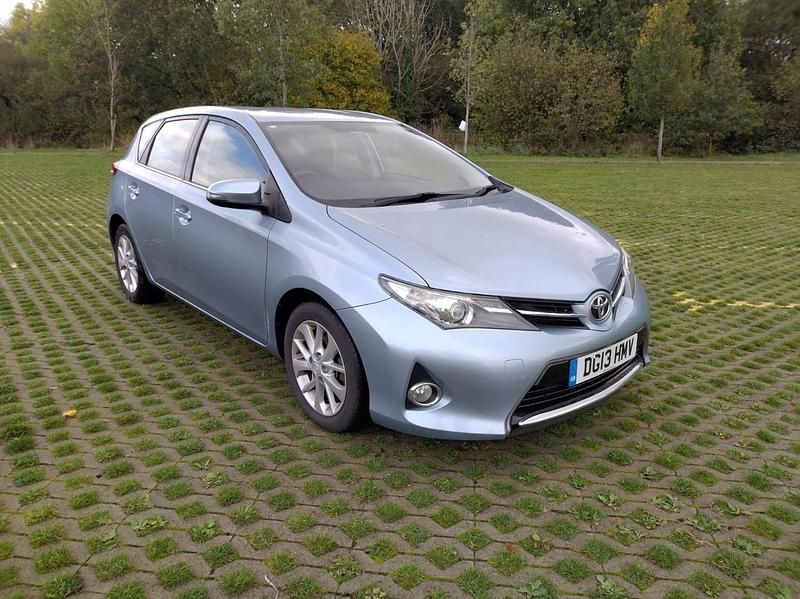 Blue Used 2013 Toyota Auris Hatchback | £6,495 (Good price) - Image 1/4