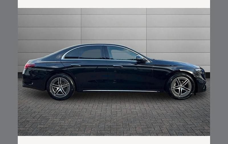 Usado Mercedes E220 AMG line 194 HP (142 kW) 2025 Preto Sedan