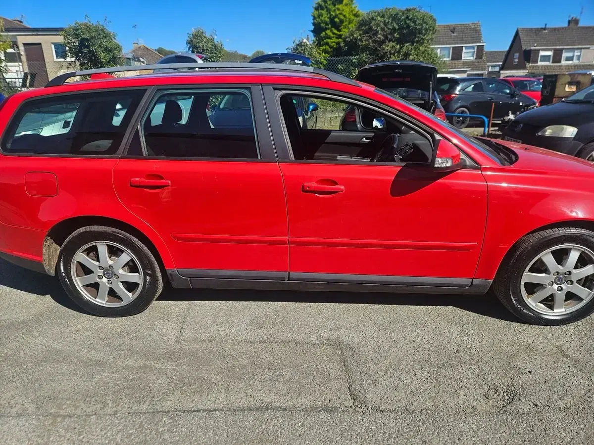 Used Volvo V50 100 HP (73 kW) 2009 Red Estate