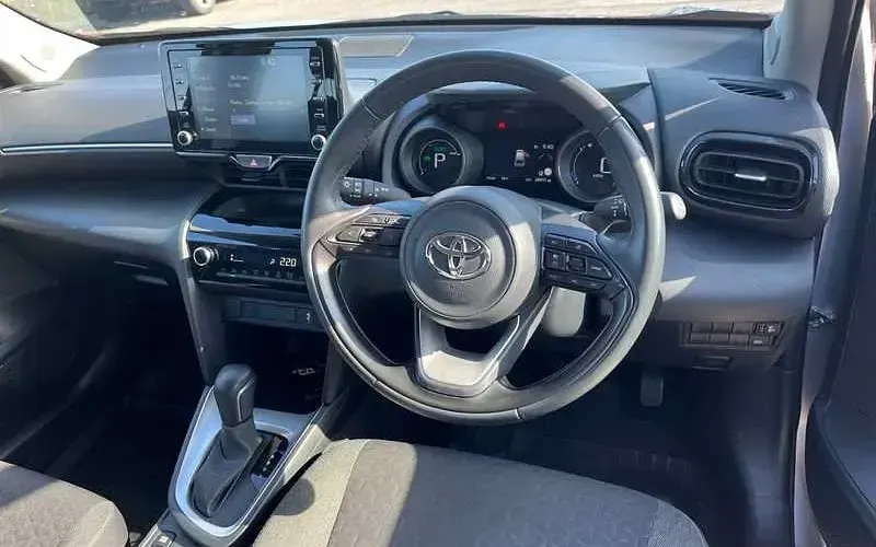 Used Toyota Yaris Cross 116 HP (85 kW) 2023 Silver SUV