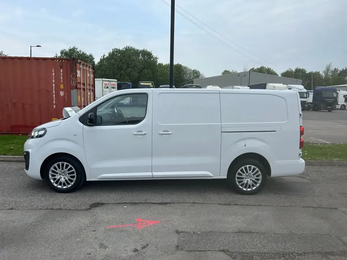 Used Vauxhall Vivaro 100 HP (73 kW) 2023 White MPV