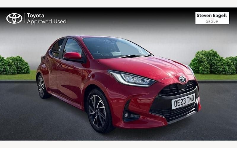 Used 2025 Toyota Yaris Hybrid Design Hatchback | £18,002 (Super price) - Image 1/3