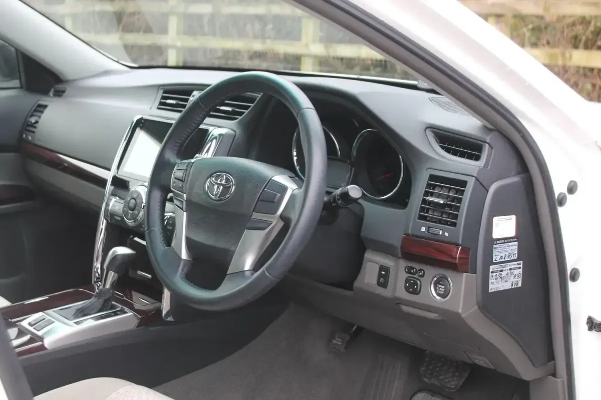Used Toyota Mark X 203 HP (149 kW) 2011 White Sedan