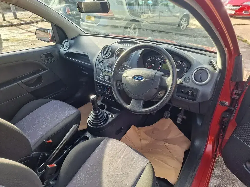 Second-hand Ford Fiesta Style 74 CP (54 kW) 2009 Roșu Hatchback