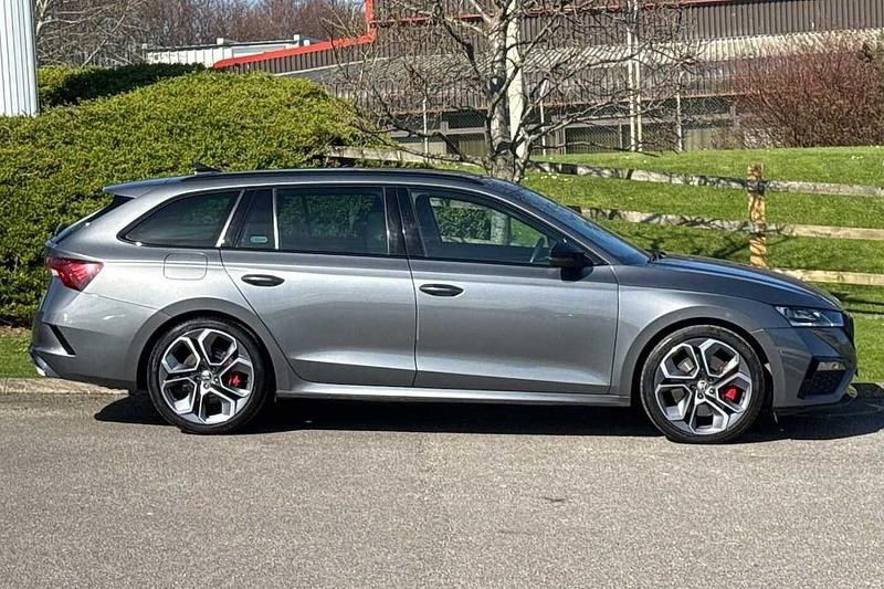 Used Skoda Octavia vRS 180 HP (132 kW) 2023 Graphite grey metallic Estate
