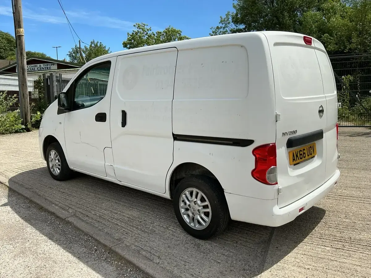 Used Nissan NV200 Tekna 2017 White MPV