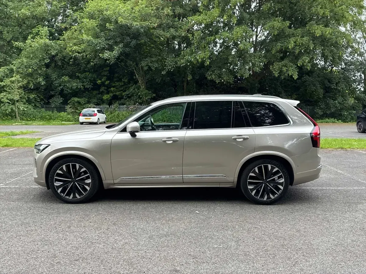 Used Volvo XC90 Ultra 455 HP (334 kW) 2025 Gold SUV