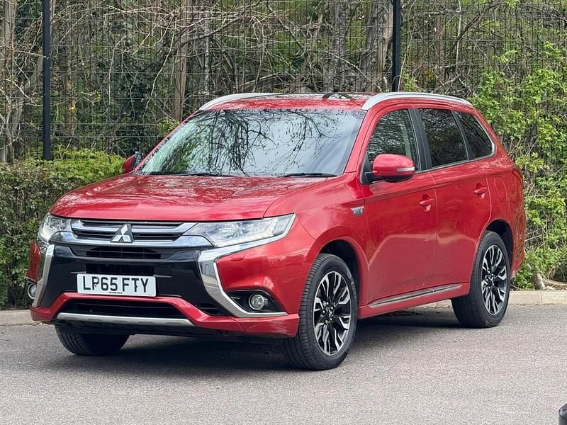 Used Mitsubishi Outlander P-HEV 118 HP (86 kW) 2016 Red Estate