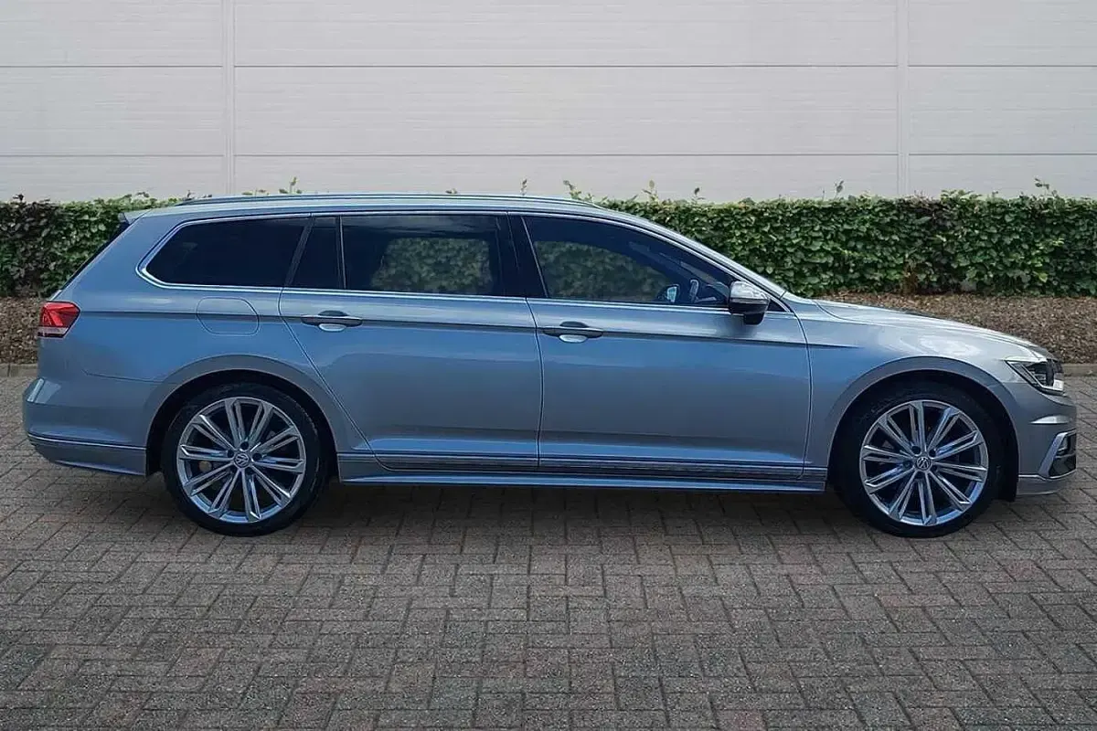 Used VW Passat R-line 190 HP (139 kW) 2018 Silver Estate