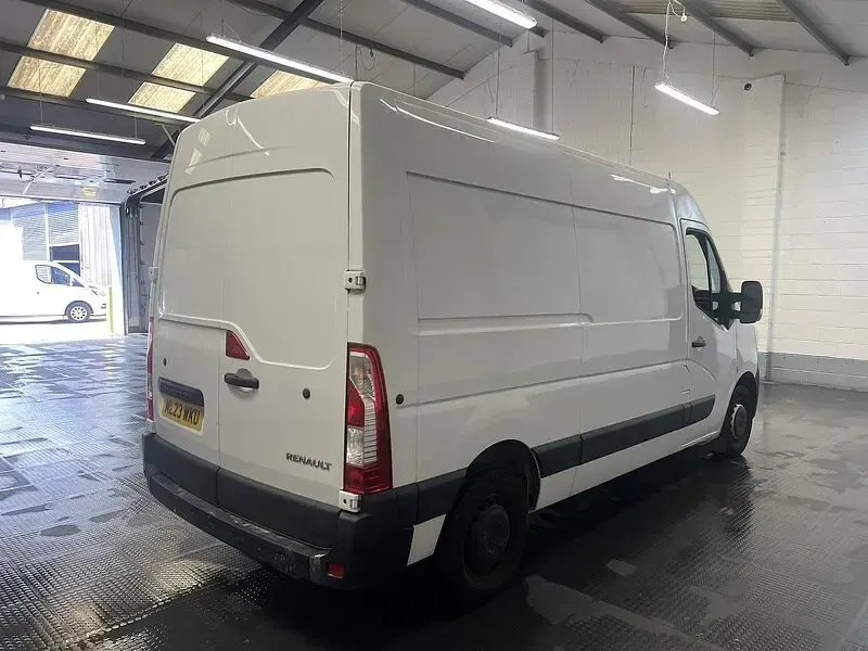 Used Renault Master Business 135 HP (99 kW) 2023 White MPV