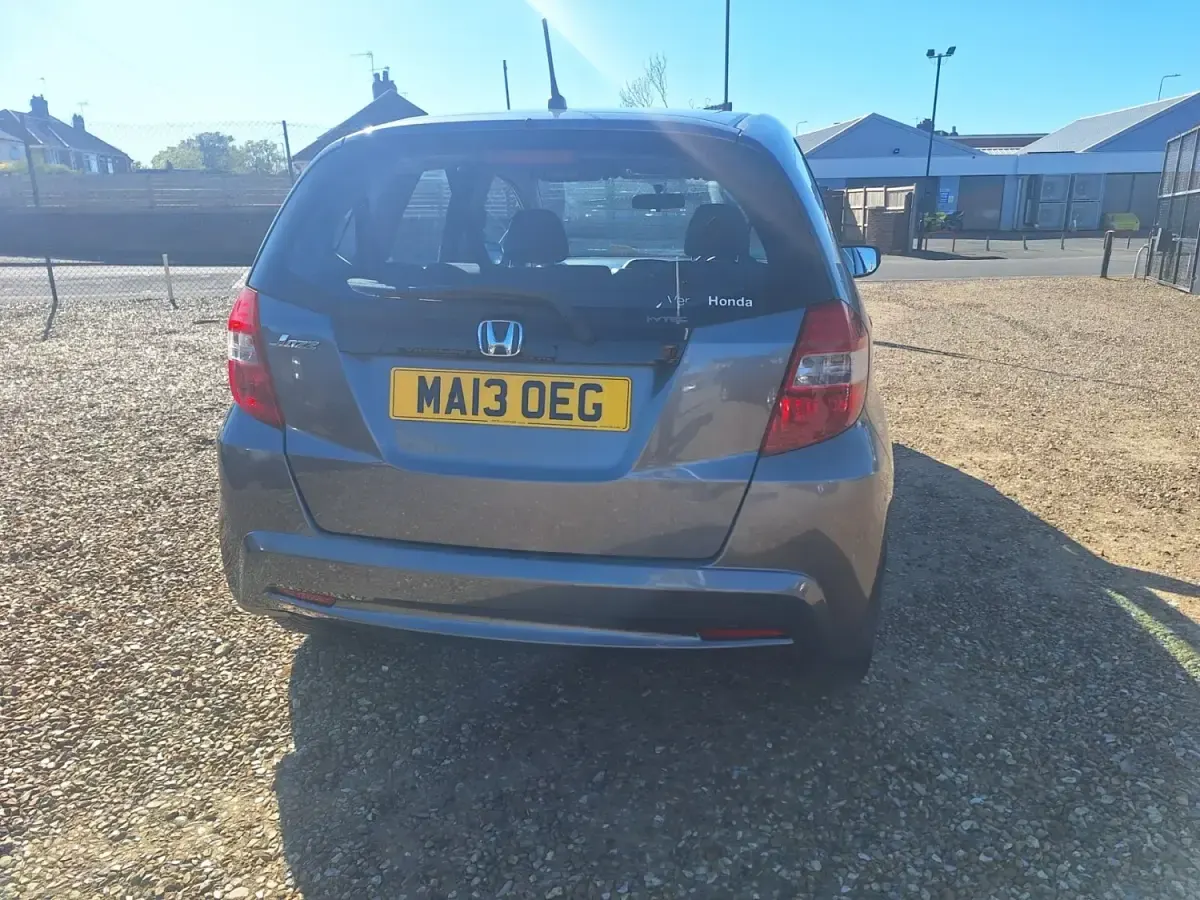 Second-hand Honda Jazz S 90 CP (66 kW) 2013 Gri Hatchback