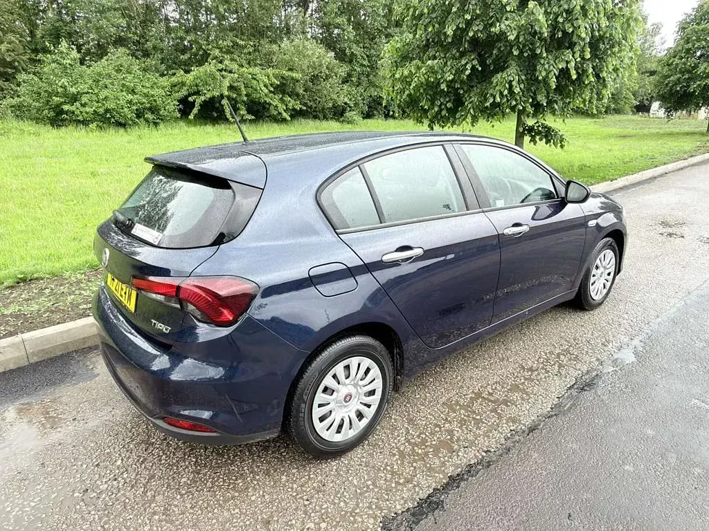 Used Fiat Tipo Easy 95 HP (69 kW) 2021 Blue Hatchback