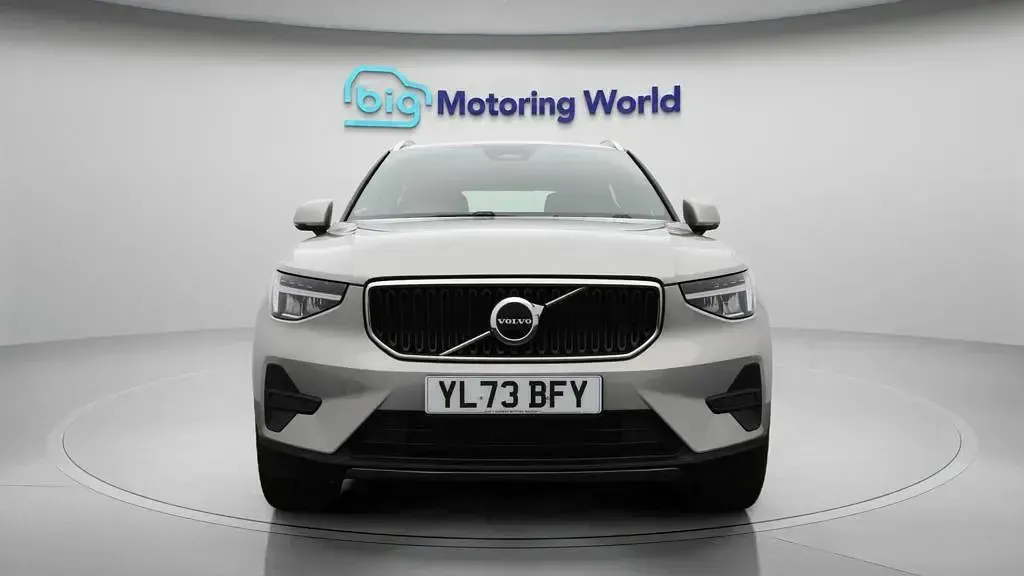 Used Volvo XC40 Core 163 HP (119 kW) 2024 Silver SUV