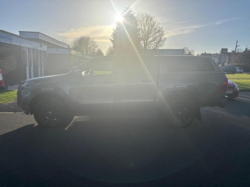 Used Toyota HiLux 201 HP (147 kW) 2022 Bronze Pickup