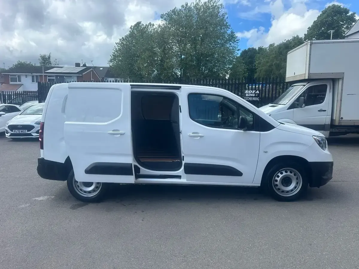 Used Vauxhall Combo Edition 130 HP (95 kW) 2021 White MPV