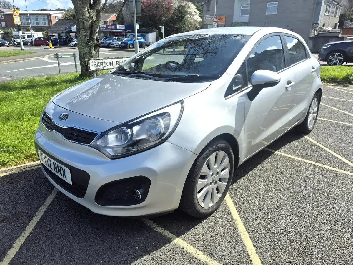 Used Kia Rio 107 HP (78 kW) 2012 Silver Hatchback